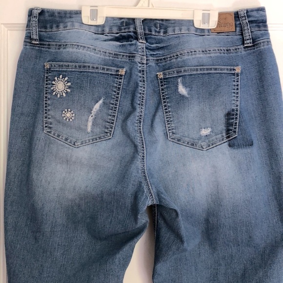 LOVE INDIGO cropped oversized jeans. Distressed, embroidered embellished summer - Picture 9 of 12